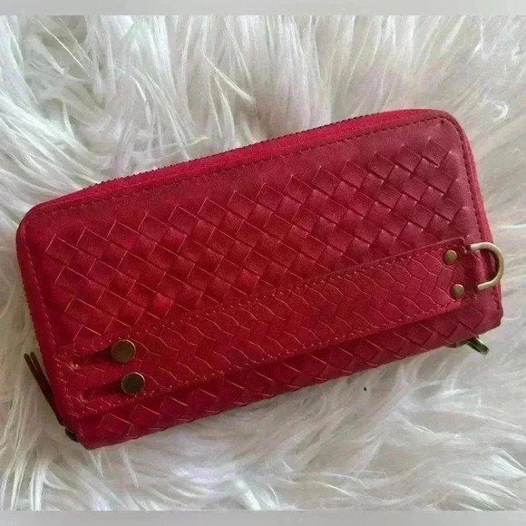 Red Pola Zip Leather Wallet Cross-hatched Leather - Picture 2 of 9